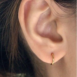 Jewelry - Plain Hoop Earrings (gold/silver colour) Jewelry - Plain Hoop Earrings (gold/silver colour)